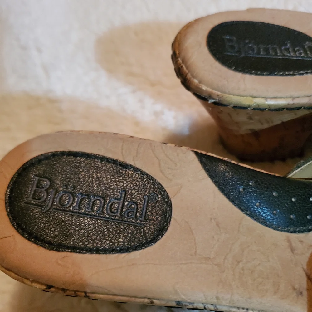 Bjondal Black Flower Wedges - Picture 3 of 7